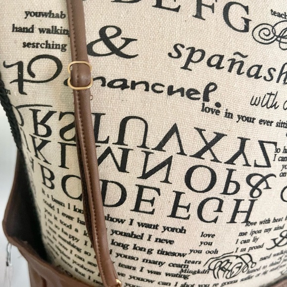 Ladies Faux leather - V-neck crop top with adjustable straps. Size M. - Picture 7 of 9